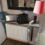 Agreable Maison Au Pied Du Chateau * 卡斯泰尔诺拉沙佩尔