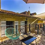 Agreable Maison Au Pied Du Chateau 度假居