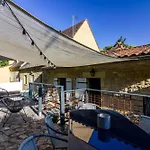 Agreable Maison Au Pied Du Chateau * 卡斯泰尔诺拉沙佩尔