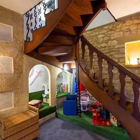 Vakantiehuis Agreable Maison Au Pied Du Chateau *