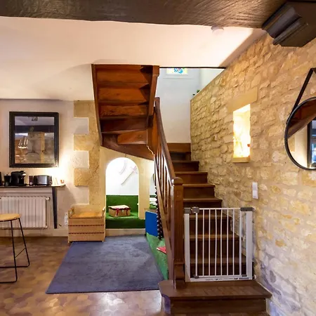 Agreable Maison Au Pied Du Chateau Vakantiehuis