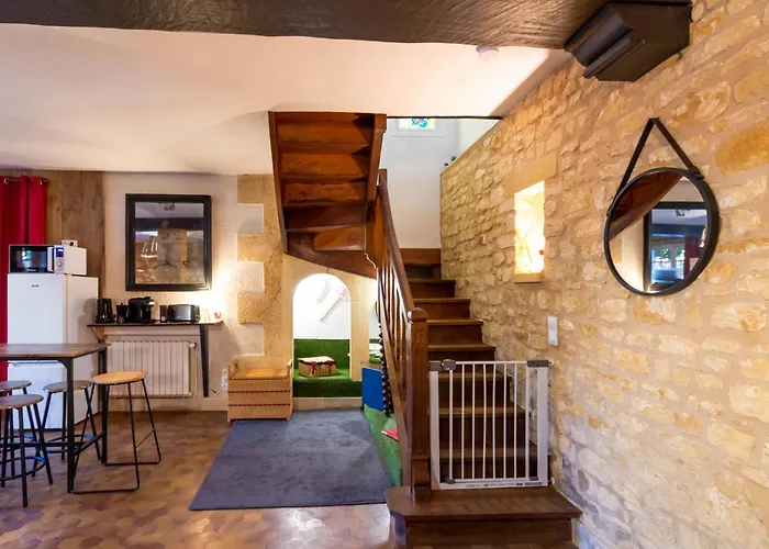 Agreable Maison Au Pied Du Chateau בית נופש