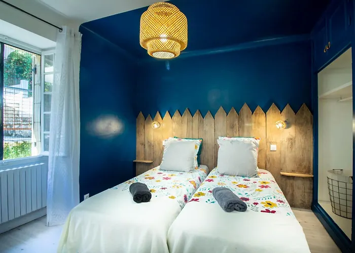 בית נופש Agreable Maison Au Pied Du Chateau קסטלנו-לה-שאפל