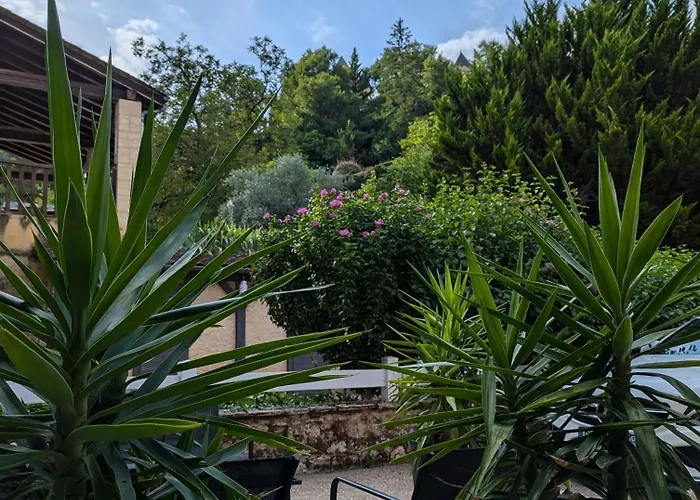 Agreable Maison Au Pied Du Chateau בית נופש