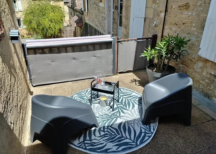 Agreable Maison Au Pied Du Chateau קסטלנו-לה-שאפל